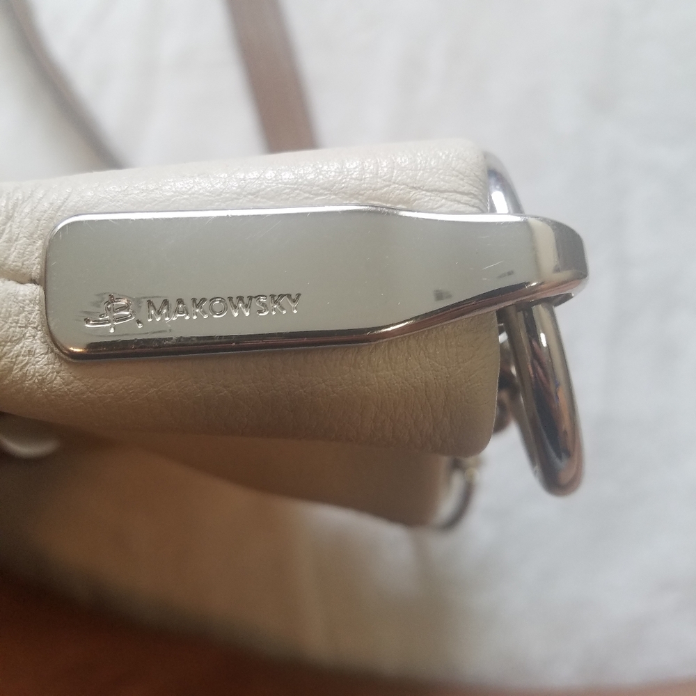 B Makowsky Crossbody - Picture 8 of 15